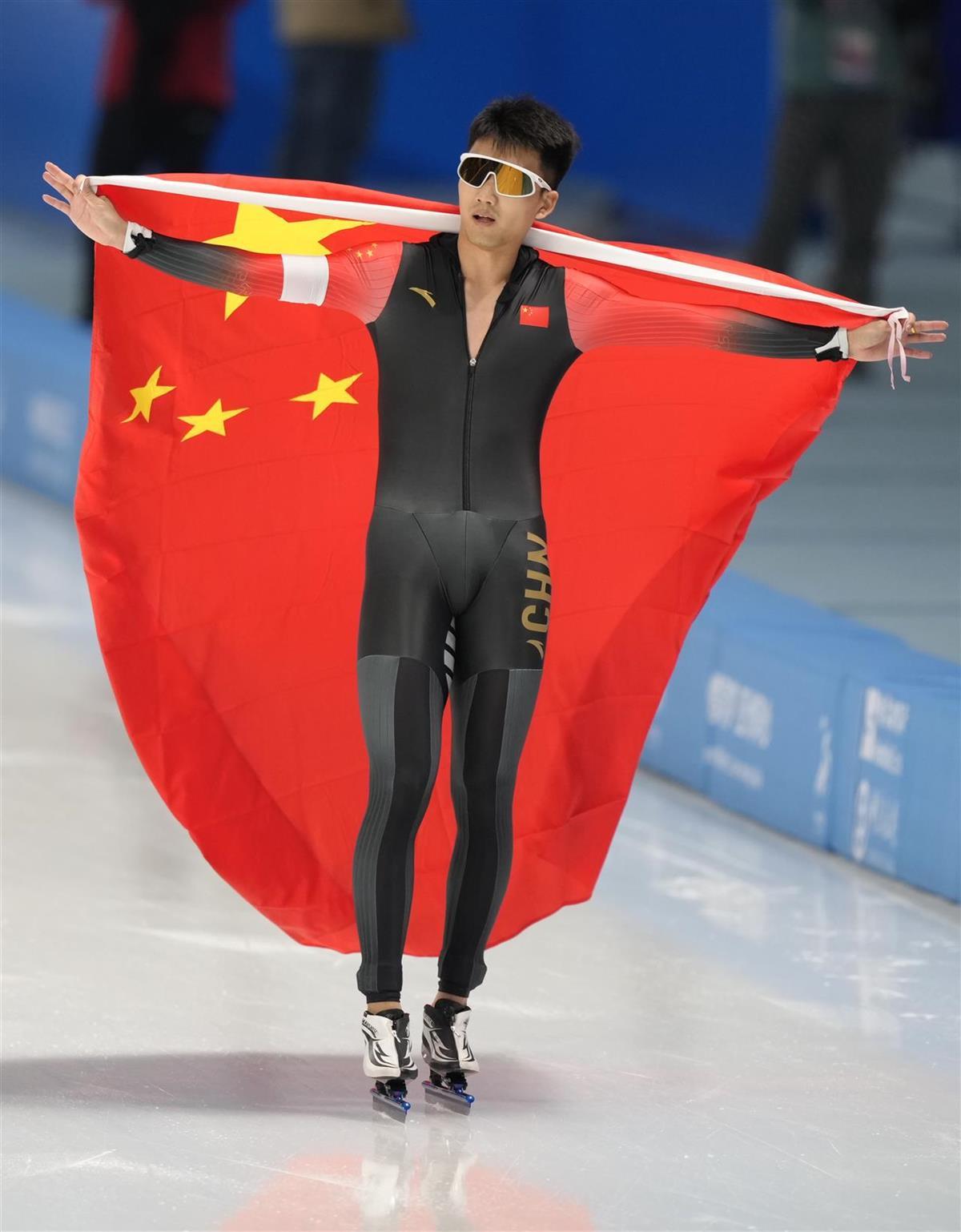  Doinb与40激战G2分钟，险胜胜负难料！，库里焦点对战赛场气氛高涨