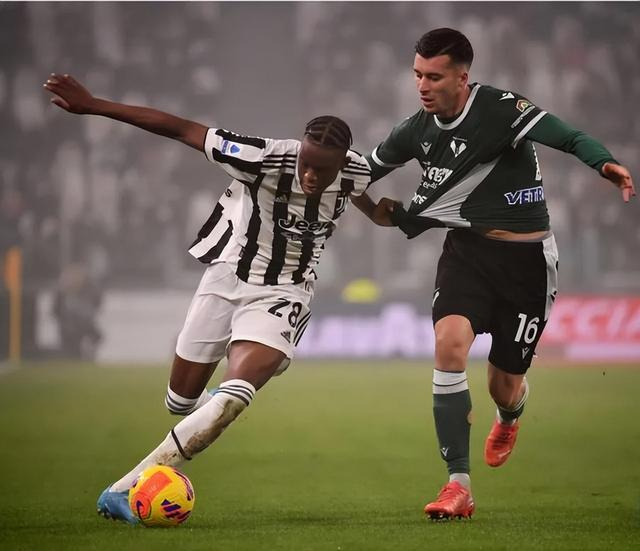  德罗巴为什么会三条杠 