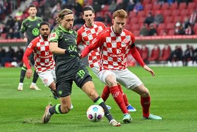 包含风云突变！斯图加特冲刺阶段复出首秀；德国杯版图或变；媒体盛赞；阵容厚度经受考验的词条