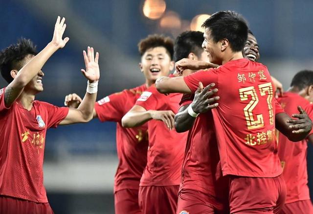 关于新疆广汇内部会议纪要流出：赛后伤情更新，中超使命明确，训练强度明显提升的信息