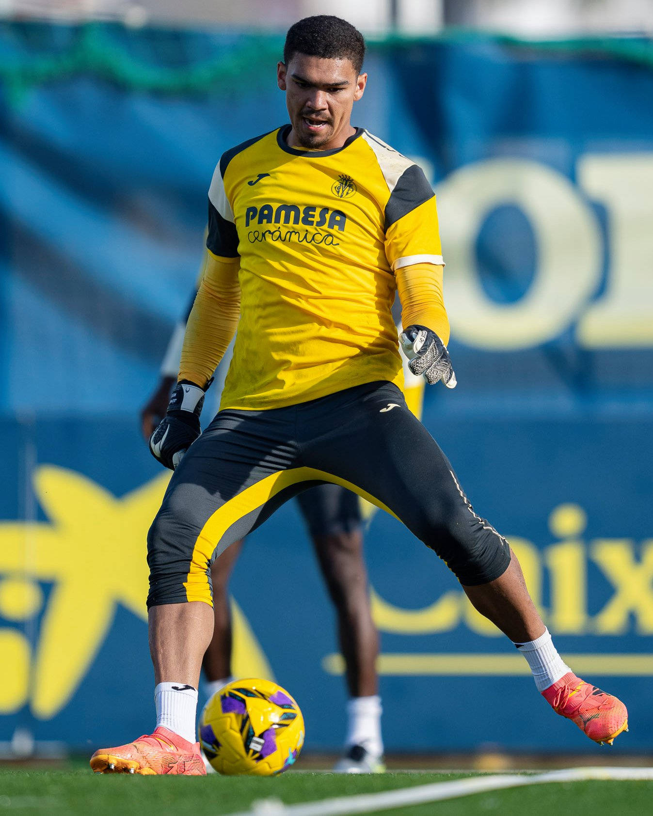 关于国际比赛日体能课后,比利亚雷亚尔止住颓势备战欧冠,气氛紧张,医务组通报恢复的信息 关于国际比赛日体能课后,比利亚雷亚尔止住颓势备战欧冠,气氛紧张,医务组通报恢复的信息