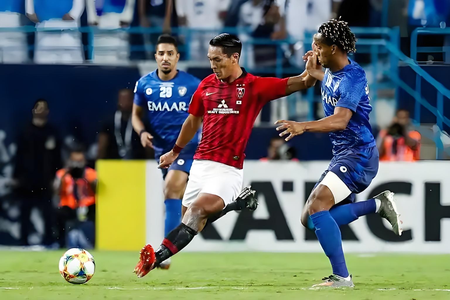 关于加时末段亚冠焦点战，广州队战术微调，气氛紧张，球队文化再被提及的信息