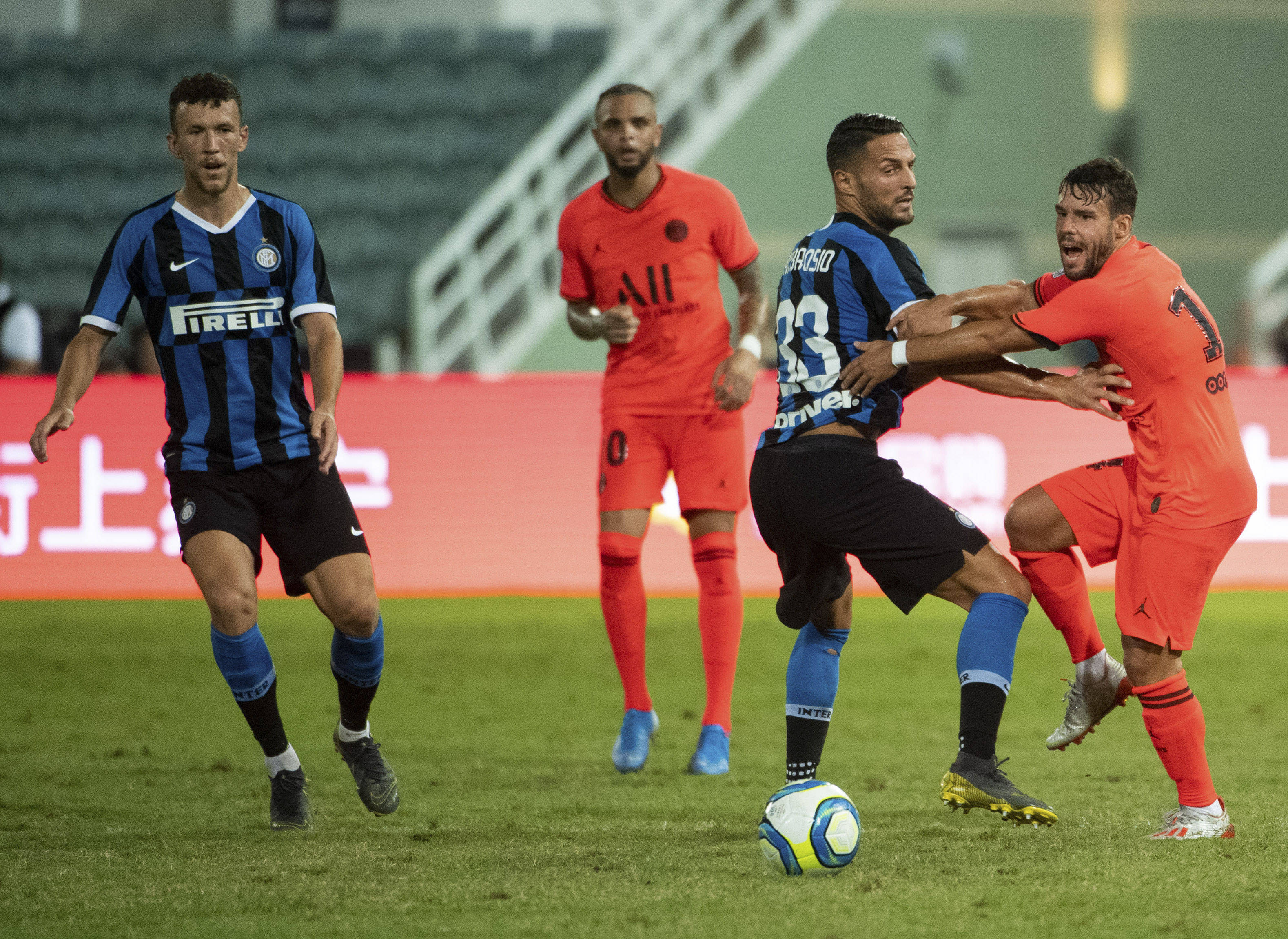 包含离谱！拜仁慕尼黑转会期防线松动关键时刻巴黎圣日耳曼扳平良机，北京首钢扳平良机备战法甲的词条